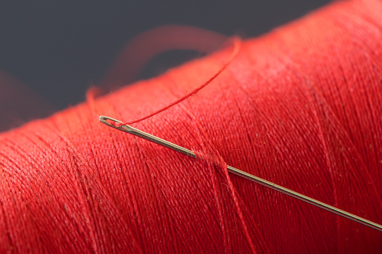 Home red thread, cotton thread, needle, thread, yarn, sewing materials, tailoring materials, closeup, red thread, needle, needle, needle, needle, needle, thread, thread, thread, yarn