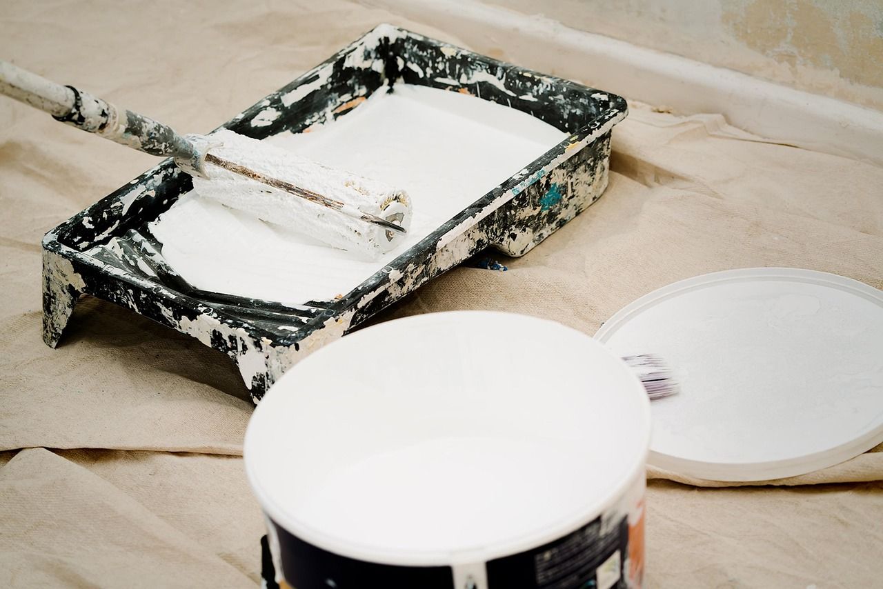 Pourquoi certains murs ne retiennent-ils pas la peinture correctement ? découvrez comment améliorer l'adhérence de la peinture pour des finitions durables et professionnelles sur toutes vos surfaces.