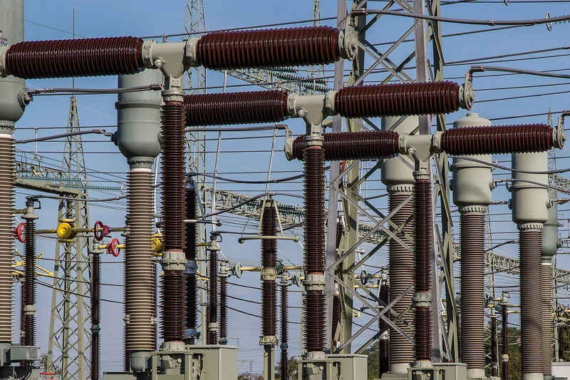Comment passer de 220V à 24V ? La méthode en trois étapes