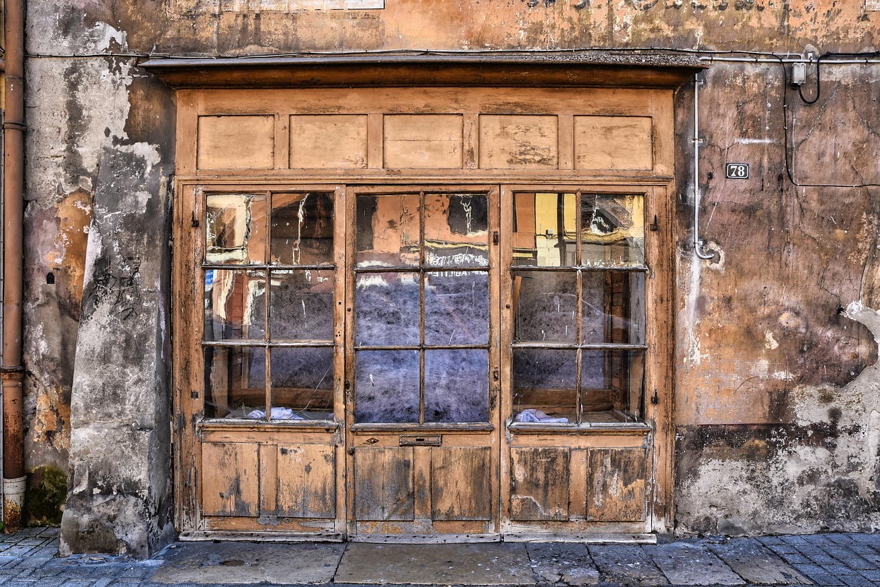 r&eacute;novation de portes en bois : redonnez vie &agrave; vos portes anciennes avec des techniques professionnelles pour un rendu esth&eacute;tique et durable.